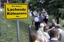 Einweihung von „Otto Hofner´s Lachende Kölnarena Weg“ am Südosteingang der Lanxess-Arena Köln (© Thomas Brill)