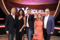 Deutsche Moderatoren Anne Gesthuysen, Frank Plasberg und das Herausforderer-Paar Lilly und Boris Becker bei Jörg Pilawas Quizshow "Paarduell" im Ersten (© Thomas Brill)