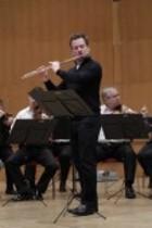 Schweizer Flötist Emmanuel Pahud gastiert mit dem Franz Liszt Kammerorchester in der Philharmonie Köln (© Thomas Brill)