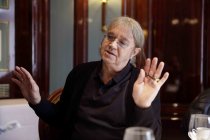 Britische Schlagzeuger der Hard-Rock-Band Deep Purple Ian Paice im Interview über das neue Album "Infinite" in der Hotel Excelsior Ernst Köln (© Thomas Brill)