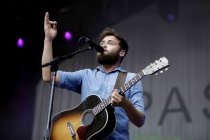 Britische Singer-Songwriter Mike Rosenberg alias Passenger gastiert auf seiner "Young as the Morning, Old as the Sea"-Tour auf dem Kunst!Rasen Bonn-Gronau (© Thomas Brill)