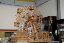 Direktor des Zirkus Roncalli Bernhard Paul im Interview über den Bau eines Jahrmarkts- und Zirkus-Museums im Winterquartier des Zirkus Roncalli in Köln (© Thomas Brill)