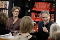 Deutsche Schriftstellerin Annette Pehnt und Christof Hamann sprechen über Pehnts neustes Roman "Einen Vulkan besteigen" in der Buchhandlung Klaus Bittner Köln (&copy; Thomas Brill)