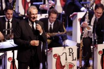 Schweizer Bandleader Pepe Lienhard gastiert mit seiner 17-köpfigen Big Band auf seiner "Swing Live"-Tour in der Philharmonie Köln (© Thomas Brill)