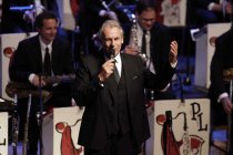 Schweizer Bandleader Pepe Lienhard gastiert mit seiner 17-köpfigen Big Band auf seiner "Swing Live"-Tour in der Philharmonie Köln (© Thomas Brill)
