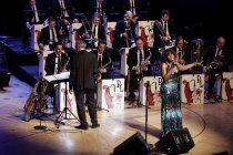 Schweizer Bandleader Pepe Lienhard gastiert mit seiner 17-köpfigen Big Band auf seiner "Swing Live"-Tour in der Philharmonie Köln (© Thomas Brill)