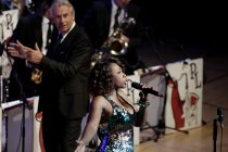 Schweizer Bandleader Pepe Lienhard gastiert mit seiner 17-köpfigen Big Band auf seiner "Swing Live"-Tour in der Philharmonie Köln (© Thomas Brill)