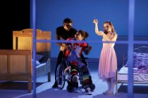 Siebzehn Jugendliche aus elf Nationen führen das Musical "Peter Pan" von James Mathew Barrie" im Depot 2 des Carlswerk Köln auf (© Thomas Brill)