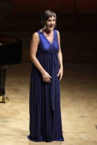 Deutsche Sopranistin Marlis Petersen gastiert in Begleitung des deutschen Pianisten Stephan Matthias Lademann in der Kölner Philharmonie (© Thomas Brill)