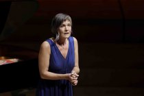 Deutsche Sopranistin Marlis Petersen gastiert in Begleitung des deutschen Pianisten Stephan Matthias Lademann in der Kölner Philharmonie (© Thomas Brill)