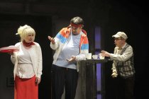 Ensemble spielt das Stück "Phil.Cologne" bei der Stunksitzung 2015 im E-Werk Köln (© Thomas Brill)
