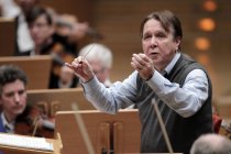 Russische Dirigent Mikhail Pletnev leitet das Russian National Orchestra in der Philharmonie Köln (© Thomas Brill)