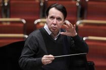 Russische Dirigent Mikhail Pletnev leitet die Deutsche Kammerphilharmonie Bremen in Begleitung des russischen Pianisten Daniil Trifonov in der Philharmonie Köln (© Thomas Brill)