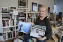 Deutsche Fotografin Nina Poppe im Interview über ihr neues Buch "Ama" in ihrem Atelier, Körnerstr. 6-8, Köln (© Thomas Brill)