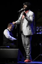 Amerikanische Sänger Gregory Porter gastiert auf seiner „Take Me to the Alley“-Tour in der Mitsubishi Electric Halle Düsseldorf (© Thomas Brill)