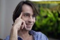 Deutsche Philosoph Richard David Precht im Interview über sein neues Buch "Liebe-ein unordentliches Gefühl" in seiner Wohnung, Engelbert-Str., Köln (© Thomas Brill)
