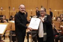 Verleihung des "Preis der deutschen Schallplattenkritik" an den französische Dirigent François-Xavier Roth für sein Lebenswerk in der Kölner Philharmonie (© Thomas Brill)