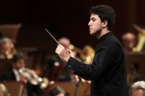 Britische Dirigent Alexander Prior beim Abschlusskonzert Internationaler Musikwettbewerb Köln 2014 im Klaus-von-Bismarck-Saal Köln (© Thomas Brill)