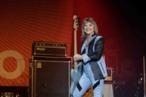 Amerikanische Rocksängerin Suzi Quatro gastiert mit ihrer Band auf ihrer "The Devil in me!"-Tour im Theater am Tanzbrunnen Köln (&copy; Thomas Brill)