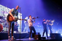 Deutsche Brass und Marching Band Querbeat gastiert auf ihrer "Radikal Positiv"-Tour in der Lanxess-Arena Köln (&copy; Thomas Brill)