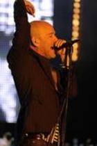 Amerikanische Alternative Rockband R.E.M. gastiert mit Sänger Michael Stipe auf ihrer "Accelerate"-Tour auf der Freilichtbühne Loreley, St. Goarshausen (© Thomas Brill)