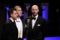 Deutsche Sänger Max Raabe gastiert mit seinem Palast Orchester auf seiner "Küssen kann man nicht alleine"-Tournee in der Philharmonie Köln (© Thomas Brill)