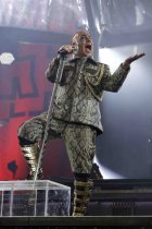 Deutsche Rockband Rammstein gastiert auf ihrer "Europe Stadium"-Tour in der VELTINS-Arena Gelsenkirchen (© Thomas Brill)