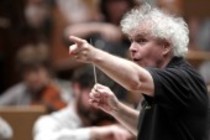Britischer Dirigent Sir Simon Rattle leitet das Orchestra of the Age of Enlightenment in der Philharmonie Köln (© Thomas Brill)