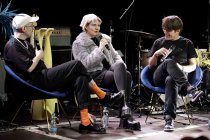 Deutsche Bassist Jan Müller gastiert mit dem "Reflektor Podcast" mit der deutschem Indie-Pop-Band "TRÄNEN" im Rahmen der C/O Pop im Artheater Köln (© Thomas Brill)