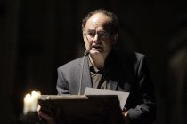Die deutschen Schauspieler Martin Reinke und Joachim Krol lesen Texte von "Papst Franziskus und Franz von Assisi" im Hohen Dom zu Kln (© Thomas Brill)
