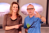 Deutsche Journalistin Anja Reschke und der deutsche Hip Hop-Sänger Thomas D am Set der ARD-Formate „Wissen vor acht – Zukunft“ und „Wissen vor acht – Natur“ in den Cinegate Cologne Studio, Köln (© Thomas Brill)