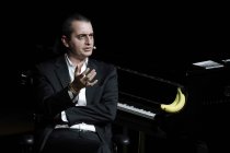 Deutsche Kabarettist Hagen Rether gastiert mit seinem ständig aktualisierten Programm "Liebe" in der Kölner Philharmonie (© Thomas Brill)