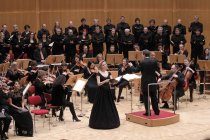 v.l.: Erik Sohn, Georg Poplutz, Adriana Bastidas-Gamboa und Anna Lucia Richter gastierten in Begleitung des Neues Rheinisches Kammerorchester Köln unter der Leitung des deutscher Chorleiter Michael Reif in der Philharmonie Köln (© Thomas Brill)