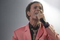 Britischer Popsänger Sir Cliff Richard gastiert mit seiner Band "The Shadows" auf seiner "50 Anniversary" Tour in der Lanxess-Arena Köln (© Thomas Brill)