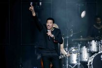 Amerikanischer Soul-Sänger Lionel Richie gastiert auf seiner "All The Hits All Night Long“-Tour im Sparkassenpark Mönchengladbach (&copy; Thomas Brill)