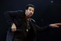 Amerikanischer Soul-Sänger Lionel Richie gastiert auf seiner Just Go-Tour in der Lanxess-Arena Köln (&copy; Thomas Brill)