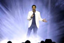 Amerikanischer Soul-Sänger Lionel Richie gastiert auf seiner "Say Hello To The Hits"-Tour in der Lanxess-Arena Köln (© Thomas Brill)