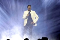 Amerikanischer Soul-Sänger Lionel Richie gastiert auf seiner "Say Hello To The Hits"-Tour in der Lanxess-Arena Köln (© Thomas Brill)