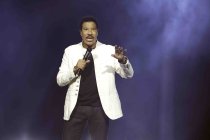 Amerikanischer Soul-Sänger Lionel Richie gastiert auf seiner "Say Hello To The Hits"-Tour in der Lanxess-Arena Köln (© Thomas Brill)