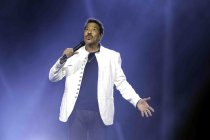 Amerikanischer Soul-Sänger Lionel Richie gastiert auf seiner "Say Hello To The Hits"-Tour in der Lanxess-Arena Köln (© Thomas Brill)
