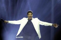 Amerikanischer Soul-Sänger Lionel Richie gastiert auf seiner "Say Hello To The Hits"-Tour in der Lanxess-Arena Köln (© Thomas Brill)