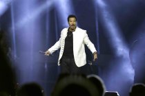 Amerikanischer Soul-Sänger Lionel Richie gastiert auf seiner "Say Hello To The Hits"-Tour in der Lanxess-Arena Köln (© Thomas Brill)
