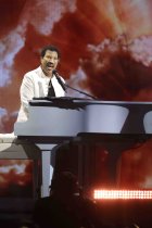 Amerikanischer Soul-Sänger Lionel Richie gastiert auf seiner "Say Hello To The Hits"-Tour in der Lanxess-Arena Köln (© Thomas Brill)