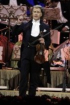 Niederländische Violinist André Rieu gastiert auf seiner "And the Waltz Goes On"-Tour in der Lanxess-Arena Köln (© Thomas Brill)