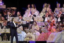 Niederlndische Violinist Andr Rieu gastiert auf seiner "Walzerknig"-Tour in der Lanxess-Arena Kln (&copy; Thomas Brill)