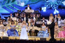 Niederländische Violinist André Rieu mit seinem Johann Strauss Orchesters "Die Welttournee" in der Lanxess-Arena Köln (© Thomas Brill)