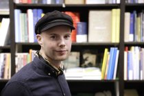 Finnische Schriftsteller Matias Riikonen und Hans-Gerd Koch sprechen über Riikonens neustes Roman "Matara" in der Buchhandlung Klaus Bittner Köln (© Thomas Brill)