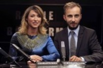 Bestsellerautorin Charlotte Roche und Moderator Jan Böhmermann bei der zweiten Staffel der ZDF-Talkshow "Roche und Böhmermann" in der Wachsfabrik Köln (© Thomas Brill)