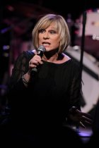Deutsche Schlagersängerin Mary Roos gastiert auf ihrer "Denk was du willst"-Tour im Gloria Theater Köln (© Thomas Brill)