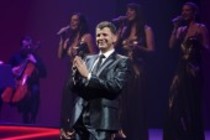 Argentinisch-österreichische Schlagersänger Semino Rossi gastiert auf seiner "Augenblicke"-Tour in der Lanxess-Arena Köln (© Thomas Brill)